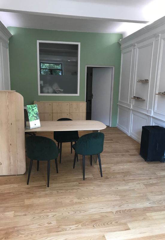 Optomobile est toujours opticien mobile et propose aussi des bureaux sur place à Die